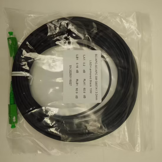 Cables de conexión de fibra óptica preconectorizados